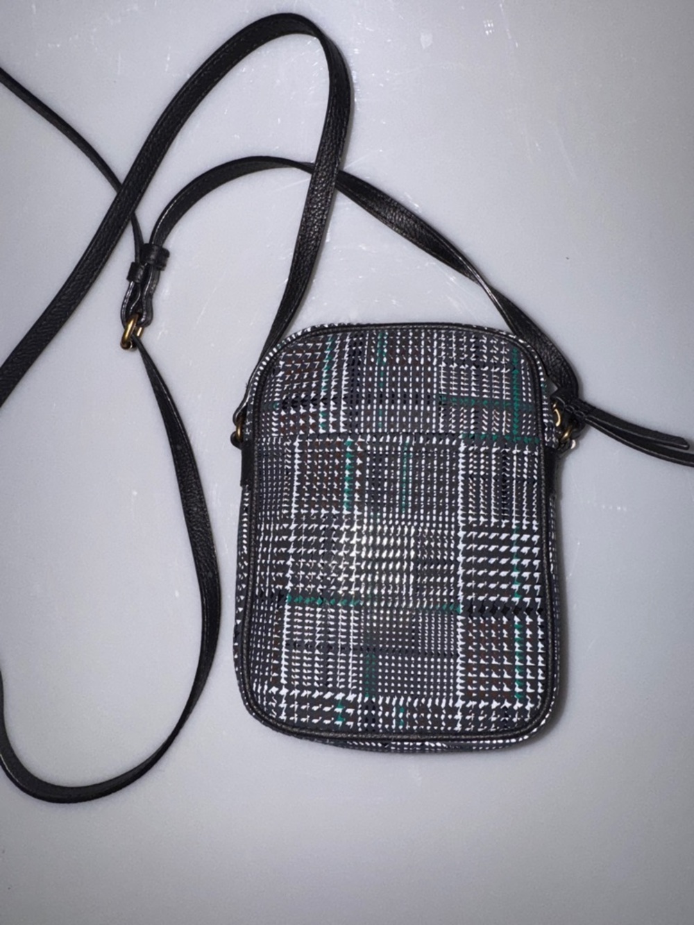 American Leather co crossbody woven geometric lightweight compact travel purse - Picture 4 of 8